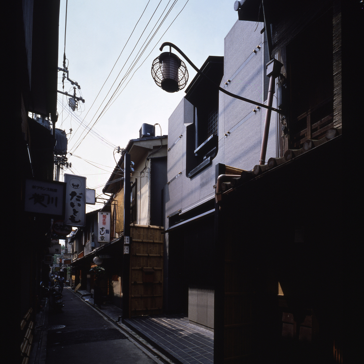 先斗町のお茶屋 | Project | 高松伸建築設計事務所