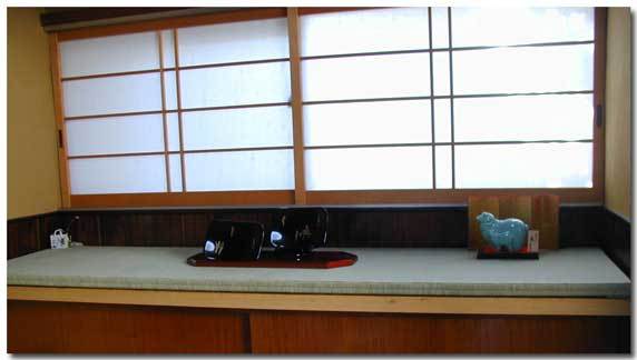 玄関の棚に置き畳 - 葉本畳店