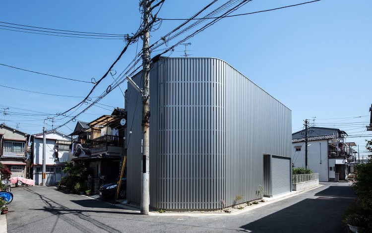 ［architect］House In Otori 光も風も入るシルバ...