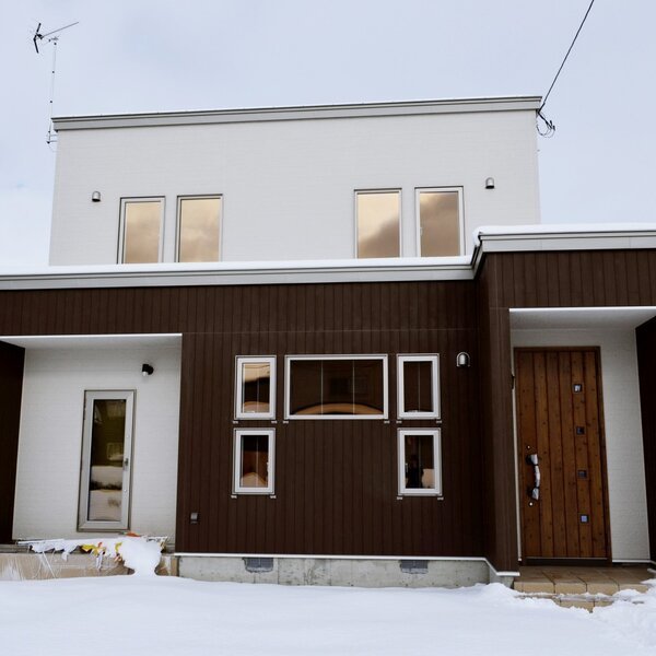 寝室のちょっとした書斎スペースが嬉しい家｜【旭川】リフォーム・リノベー...