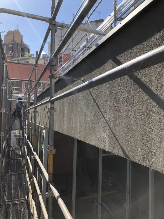 ALC版に外壁タイル張り - 岡山の店舗デザイン・住宅設計 | 青木建...