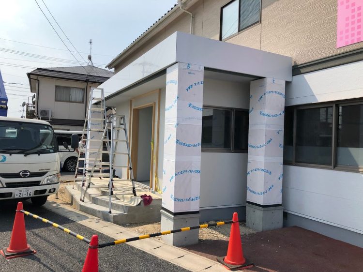 ネイルサロン看板取付！ - 岡山の店舗デザイン・住宅設計 | 青木建築...