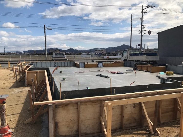 基礎コンクリート打設完了! - 岡山の店舗デザイン・住宅設計 | 青木...