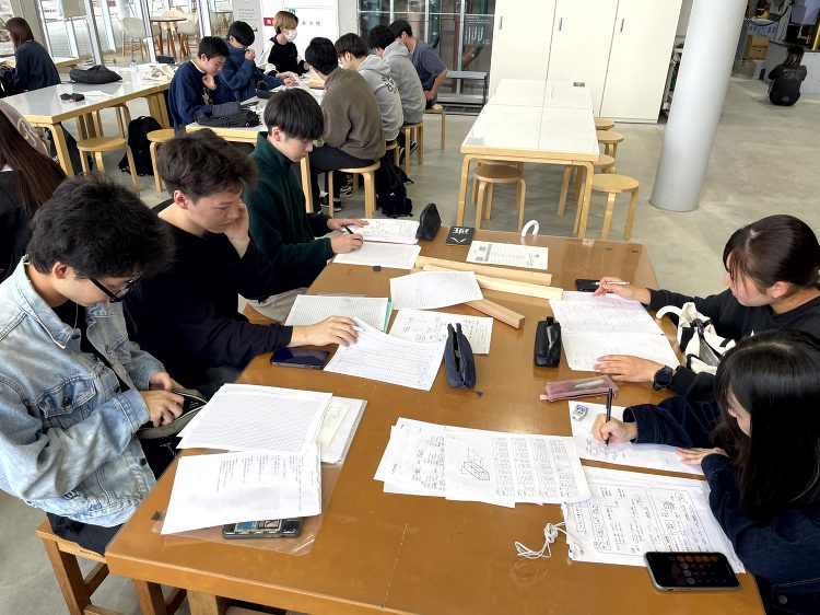 講義レポート(建築材料実験?・2年生) | 東北工業大学 建築学部 建...