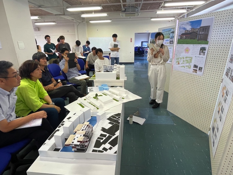 スタジオ制建築課題(建築設計? )の最終合同講評を7/24に開催しまし...