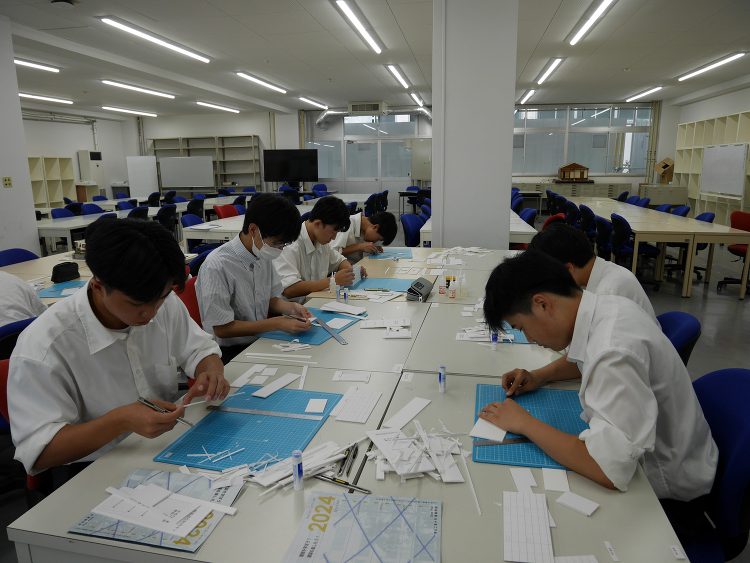 「城南高校サマーカレッジ」が行われました | 東北工業大学 建築学部 ...