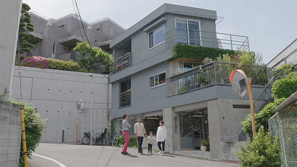 奥渋の空き家を見事に再生 ヘアピンカーブを見守る家 | 辰巳琢郎の家物...