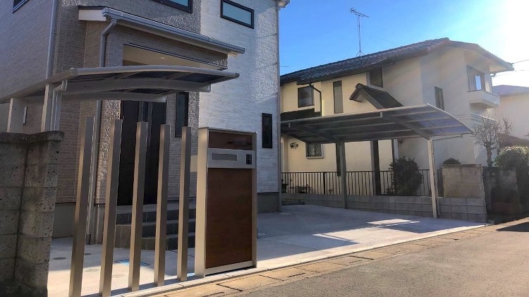 カーポートとサイクルポートのダブル屋根がある外構工事【埼玉県上尾市の施...