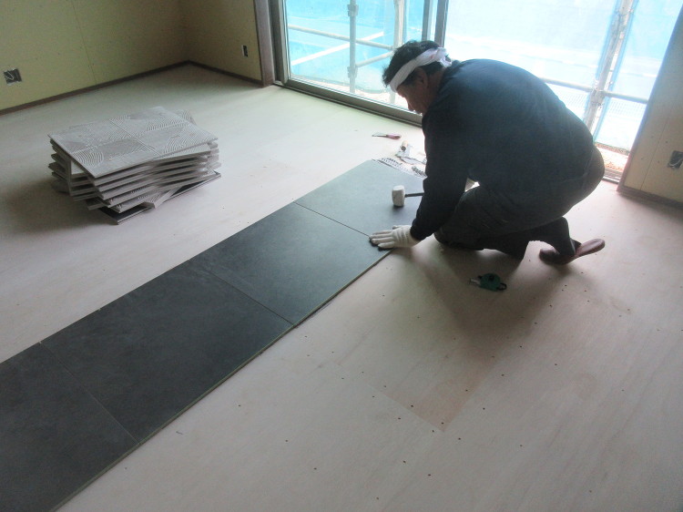 スタッフブログ｜北区 楠味鋺 I様邸 居室床タイル張り 《imakou...