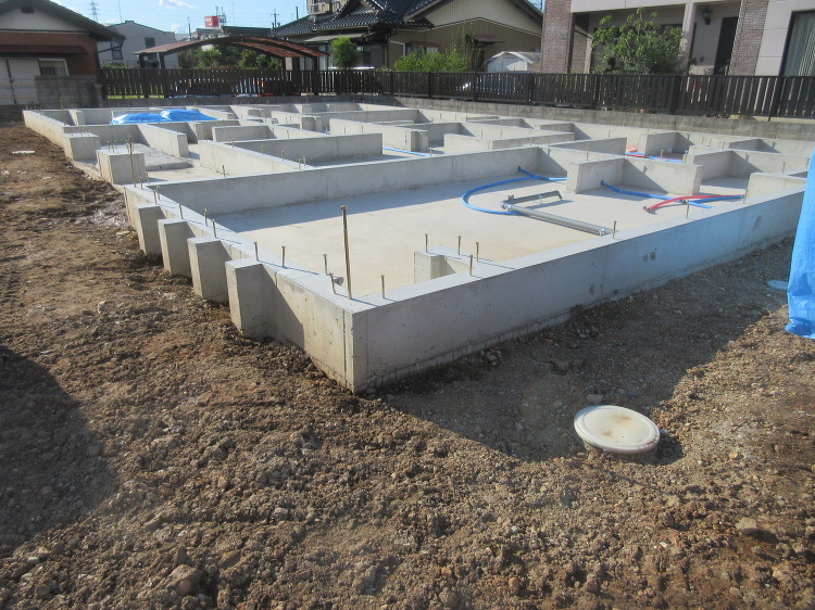 スタッフブログ｜各務原市鵜沼T様邸 基礎に土台の墨出し 《imakou...