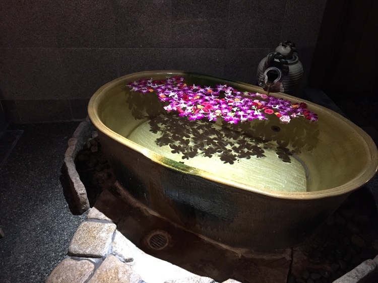 露天風呂の演出 | 京都建築家設計事務所 ｜有限会社 ディー・アーキテ...