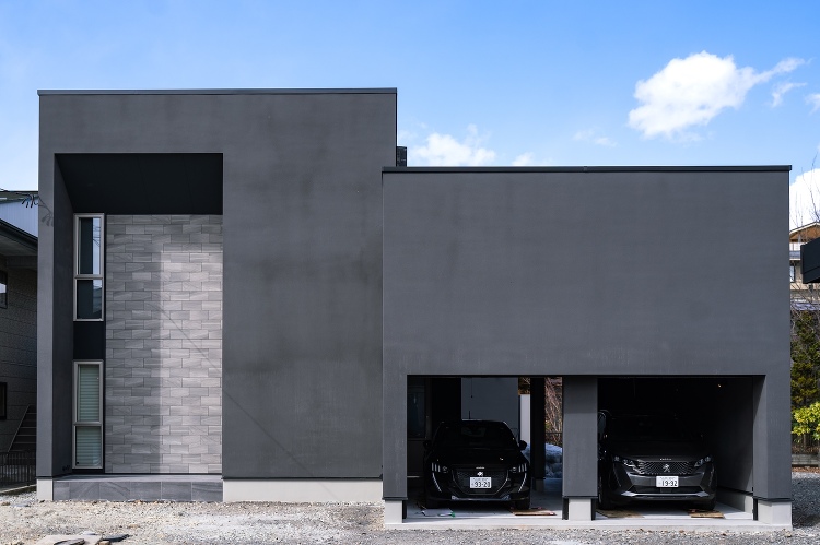 中庭が家族をつなぐガレージハウス | 山形のデザイナーズ注文住宅ならハ...