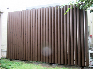 天然木→人工木ウッドデッキ工事中 | いしざき社長の庭ブログ