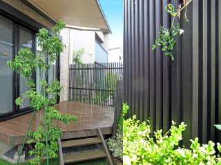 柏市でのオーニングとウッドデッキ工事 | いしざき社長の庭ブログ