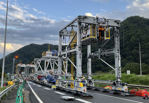 床版架設の工期を85％短縮！超高速施工が可能な「スマート床版更新（SD...