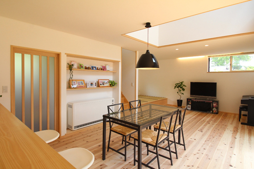 黒い箱の白い家 - 事例紹介 - 神奈川エコハウス 環境・健康・景色を...