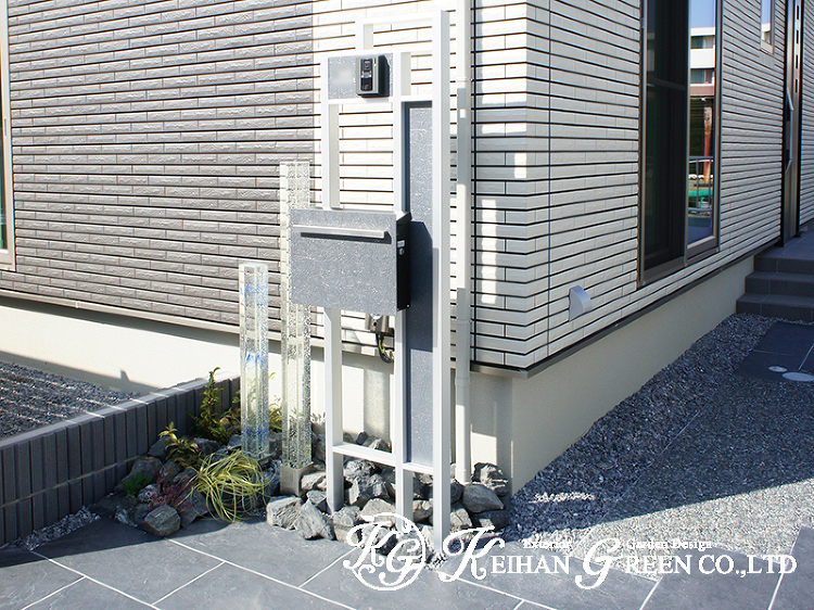 シルバーが基調のスタイリッシュエクステリア 東近江市 | 京阪グリーン...