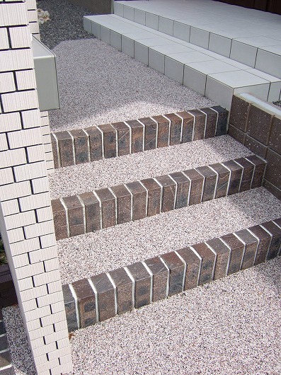 レンガ縦積みと洗出しの階段 | 京阪グリーン | 滋賀・京都・大阪のエ...