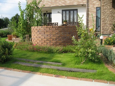 開放的な サークルとバラアーチのお庭 京都市 | 京阪グリーン | 滋...