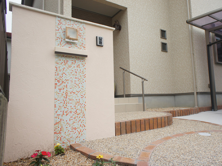 モザイクタイルのアクセントがお住まいにマッチ 野洲市 | 京阪グリーン...