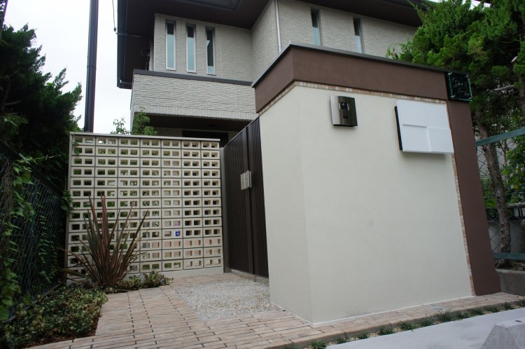 採光と通風開放感のあるクローズ外構 草津市 | 京阪グリーン | 滋賀...