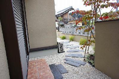 偽木を使ったアプローチ (園路) | 京阪グリーン | 滋賀・京都・大...