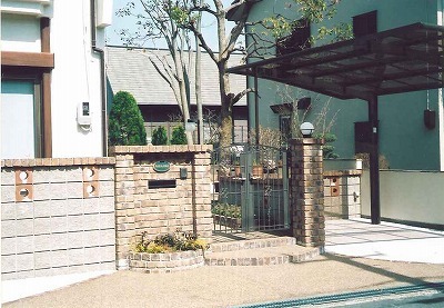 クラシックなイメージのレンガ門柱 京都市 | 京阪グリーン | 滋賀・...