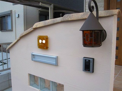 笠木に洋風瓦を使ったかわいい門柱 | 京阪グリーン | 滋賀・京都・大...