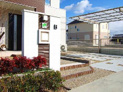 ボーダータイルがアクセントのオープン外構 草津市 | 京阪グリーン |...