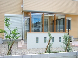 前面腰壁にガラスブロックをデザイン 草津市 | 京阪グリーン | 滋賀...