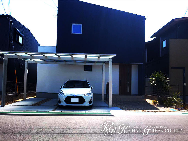 ガルバリウム外壁のオシャレな住宅を引き立てるスタイリッシュ外構 草津市...