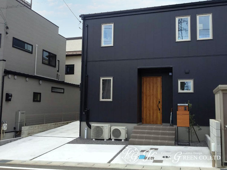 木調の宅配ボックスがおしゃれなシンプルモダン外構 大津市 | 京阪グリ...