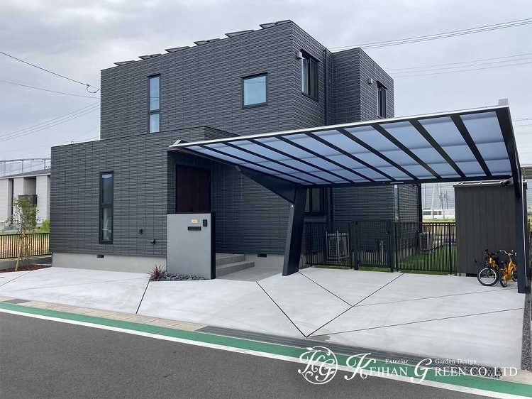 黒が基調の高級感漂うスタイリッシュ外構 草津市 | 京阪グリーン | ...