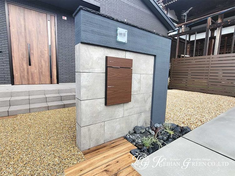 タイルと塗り壁を組み合わせたナチュラルモダンな門柱 米原市 | 京阪グ...