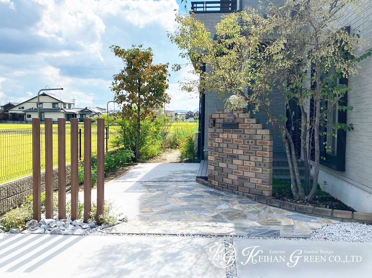 玄関アプローチを石張りにドレスアップ 草津市 | 京阪グリーン | 滋...