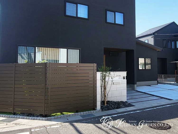 落ち着きと開放感を両立した、モダンな外構空間 草津市 | 京阪グリーン...