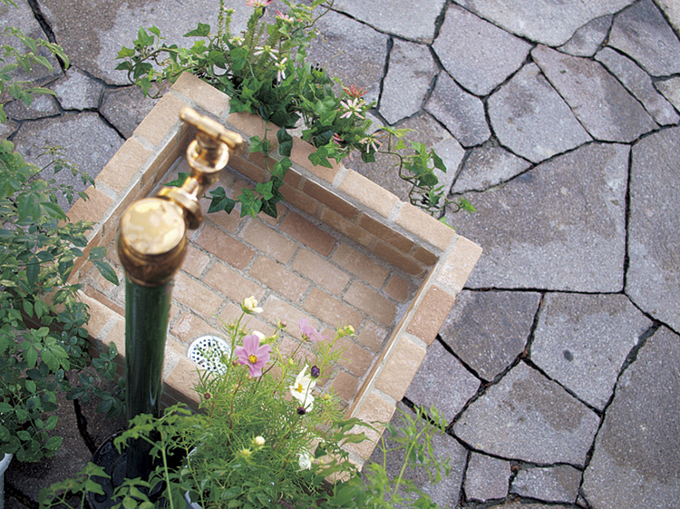 お洒落な立水栓はある?気になる選び方を紹介｜COLUMN（建材・建築コ...