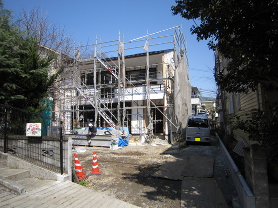 サイディング張り工事は粛々と - 神奈川県小田原市にあるデザイン建築設...