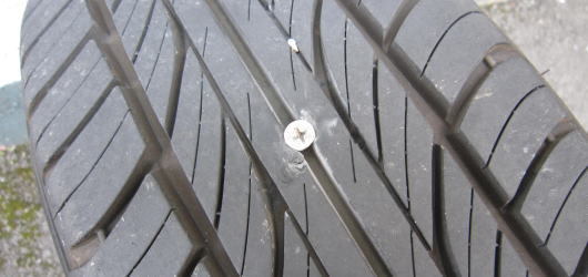 タイヤのパンクで散財 - 神奈川県小田原市にあるデザイン建築設計の天工...