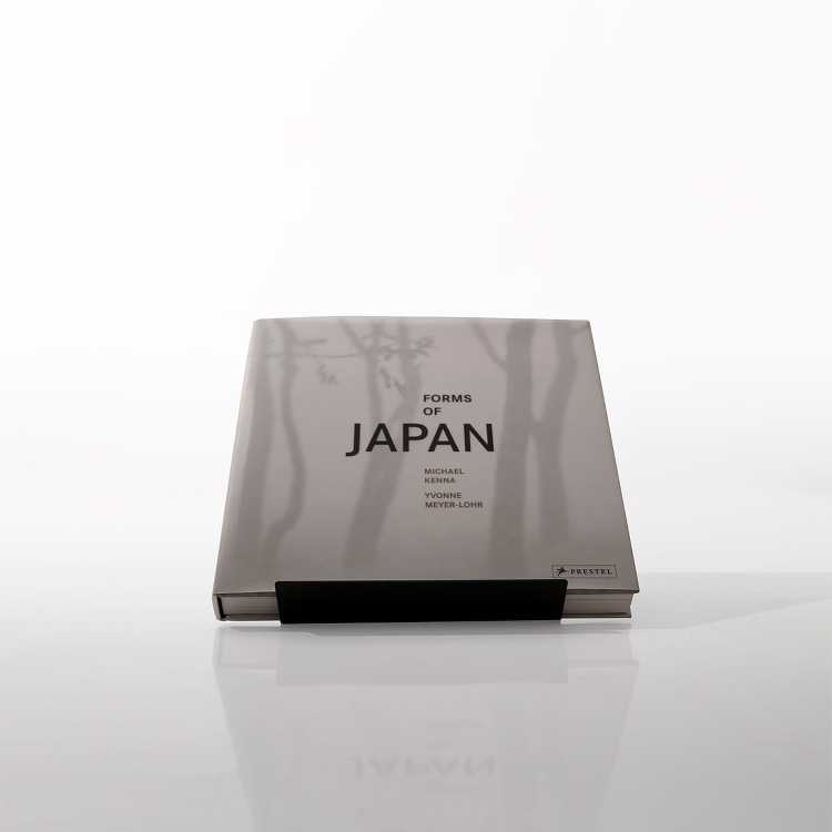厚い本を形状を崩さずに面出しで飾れる卓上ブックスタンド（BS-18）|...