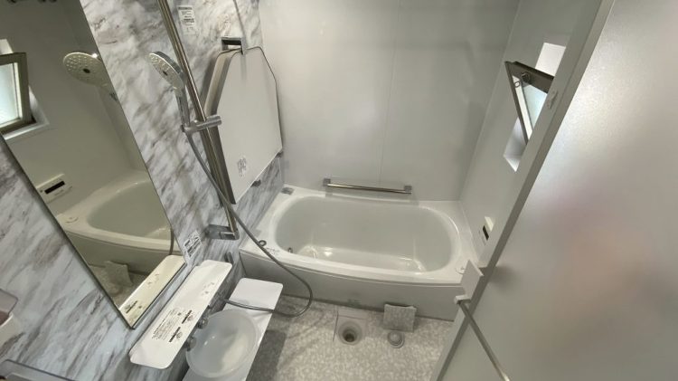 掃除機能付TOTOユニットバスとリクシル洗面台「ルミシス」施工事例/京...