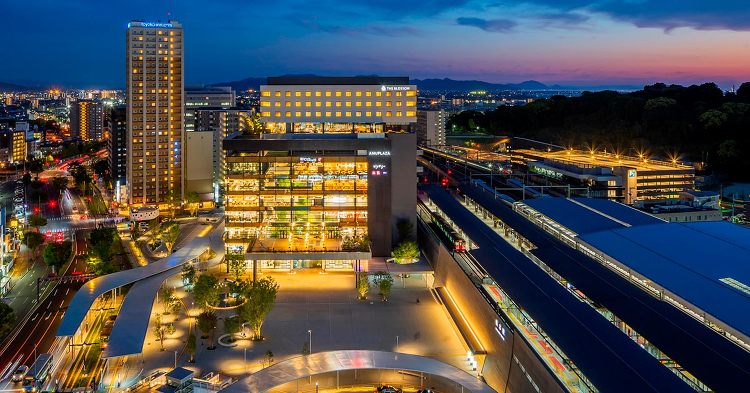 熊本の自然を凝縮した水と緑の屋内立体庭園。「JR熊本駅ビル」がオープン...