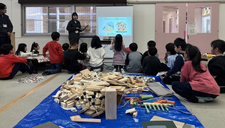 アートリフォーム、廃材利用ワークショップ開催SDGs知識を小学生に伝え...