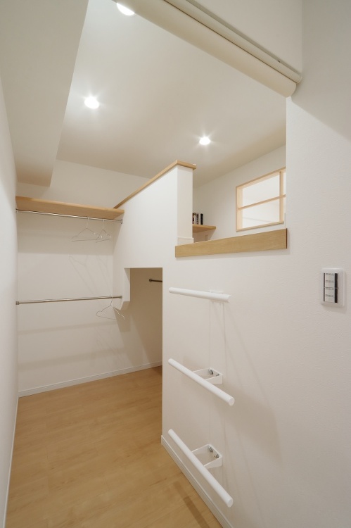 【動画あり】ウォークインクローゼットを併設した秘密基地のようなロフトを...