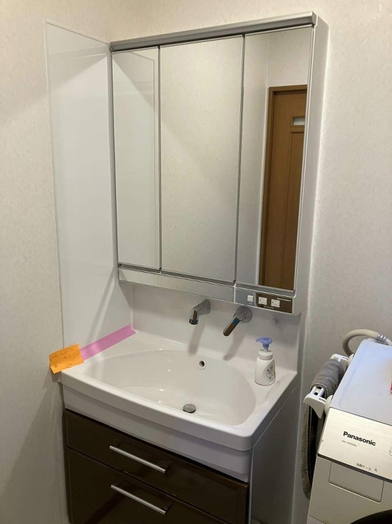 洗面所リフォームが完成! ?三面鏡でたっぷり収納・見た目もすっきりな洗...