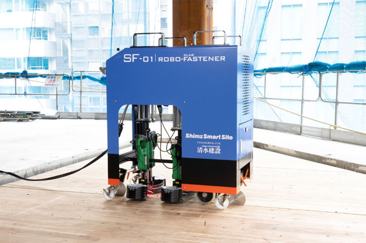 連装ビス打ち機「Robo Slab-Fastener」で木造床版工事を...