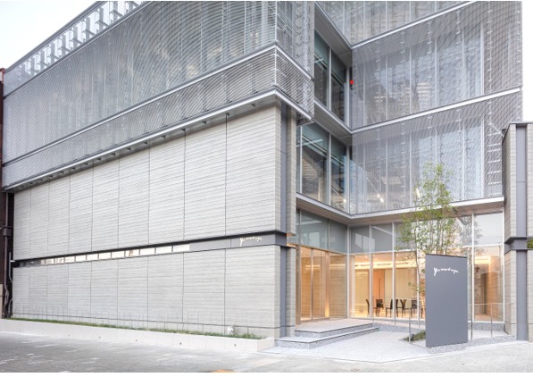 コンクリート型枠表面に超撥水性能を付与するアート型枠用「超撥水剤」を外...