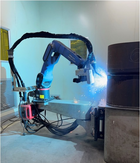 Robo-Welderが7軸のロボットアームで溶接技能者同等の生産性を...