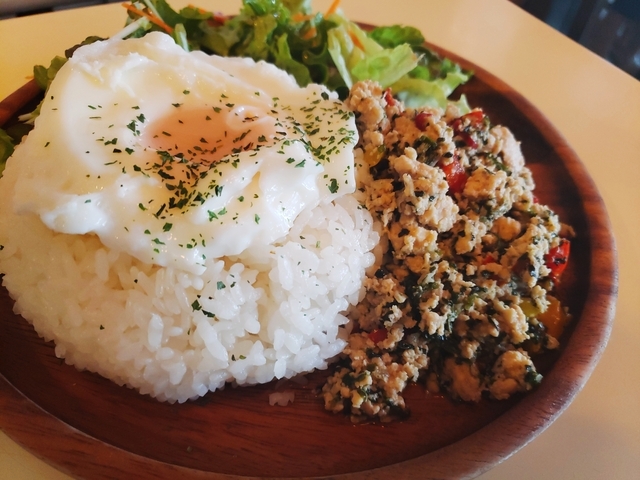 【サクラカフェ&レストラン池袋】10種類以上の野草を使用した日替わりの...