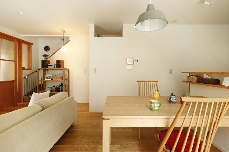 自然光につつまれるシンプルでナチュラルな住まい | リノベーション・リ...